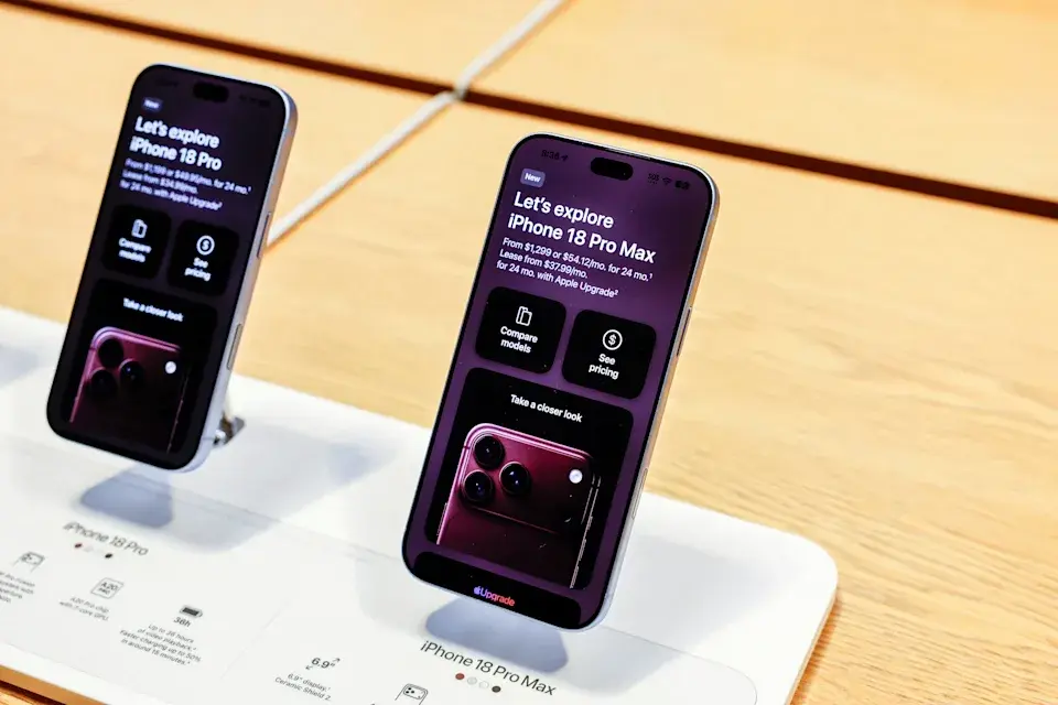 Apple Warns AT&T iPhone 18 Pro Max Users About Cellular Issue