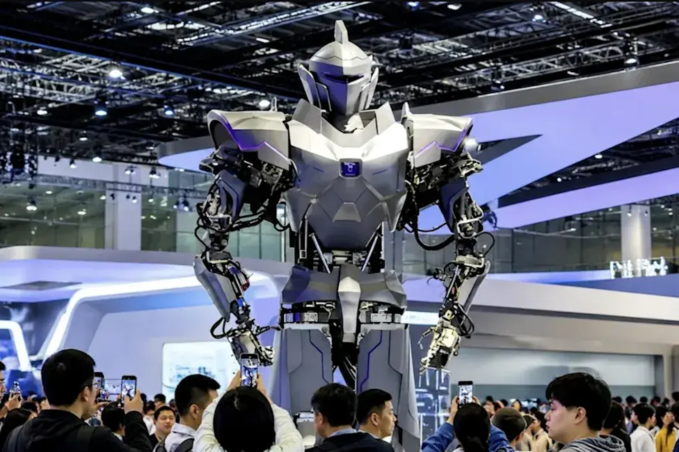 China Unveils 13-Foot Neo1 Robot With 1,100-Pound Lifting Capacity