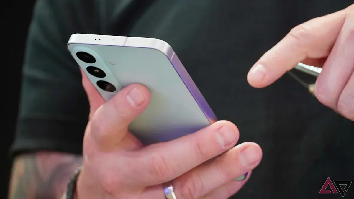 Samsung Galaxy S26 FE Drops to $300 With Mint Mobile Deal